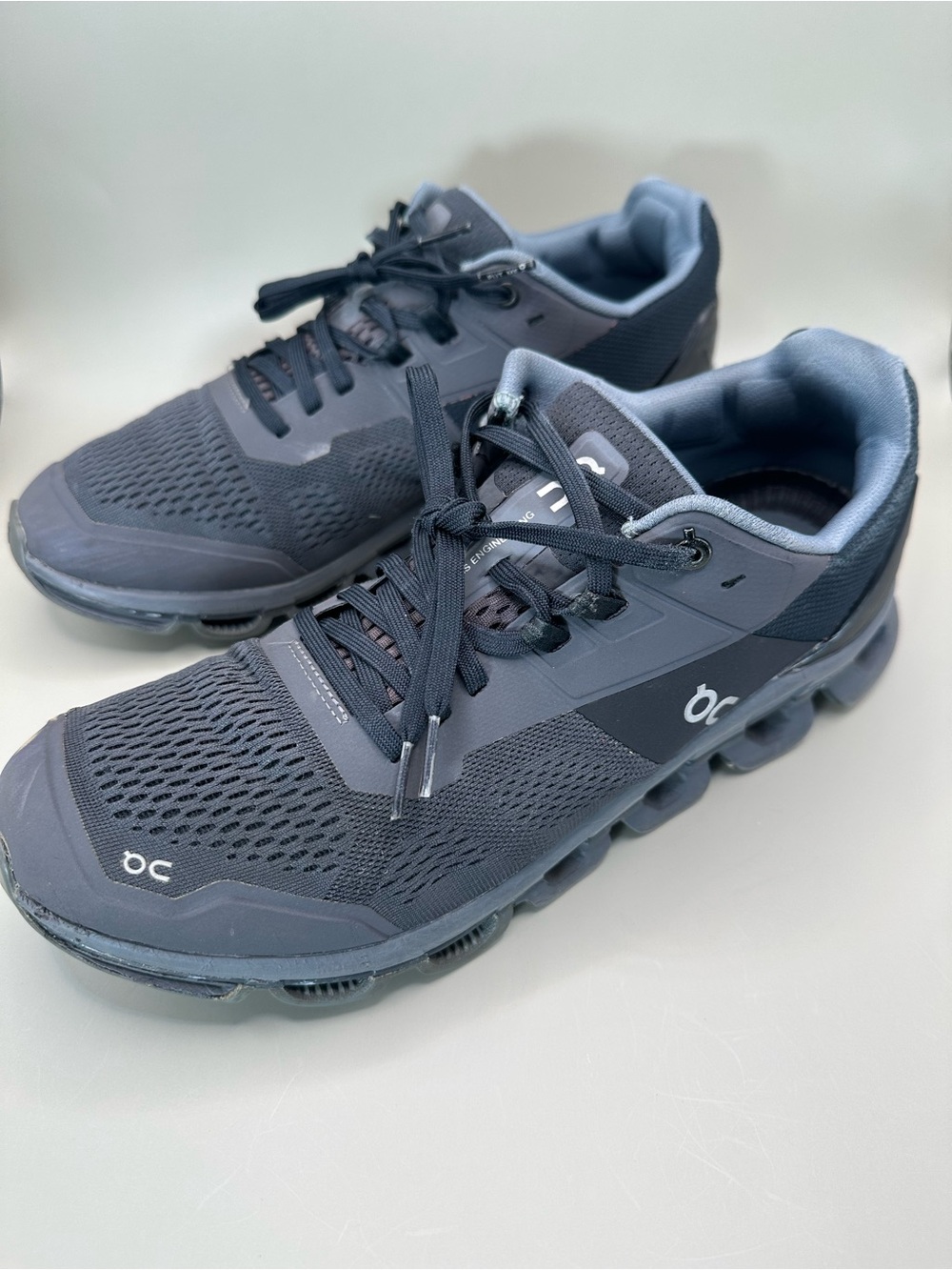 On Cloud shoes Men’s  Size M10.5 Gray Mesh Cloudtec Running Athletic Sneakers.